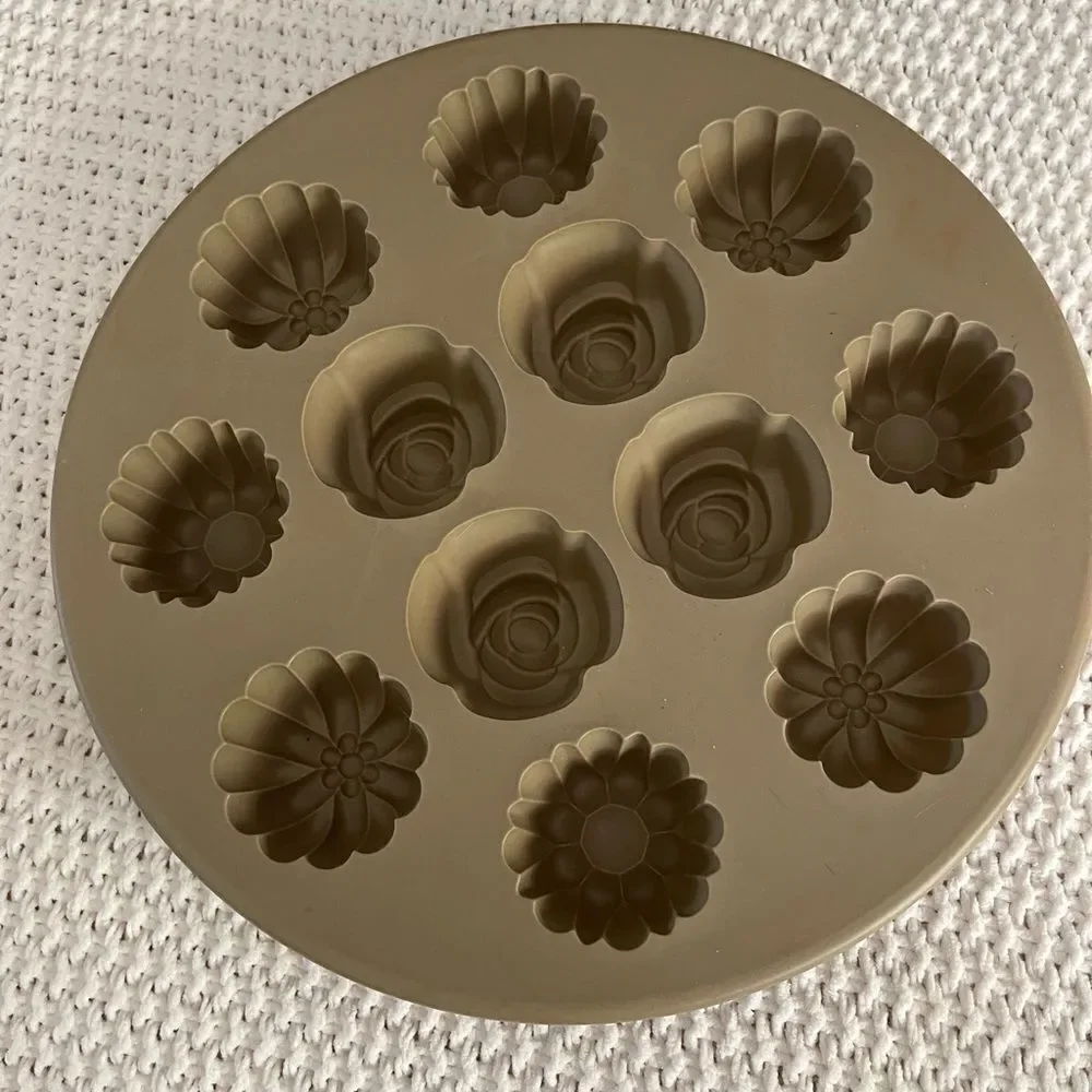 ‎Pampered Chef silicone flower mold cupcakes candy